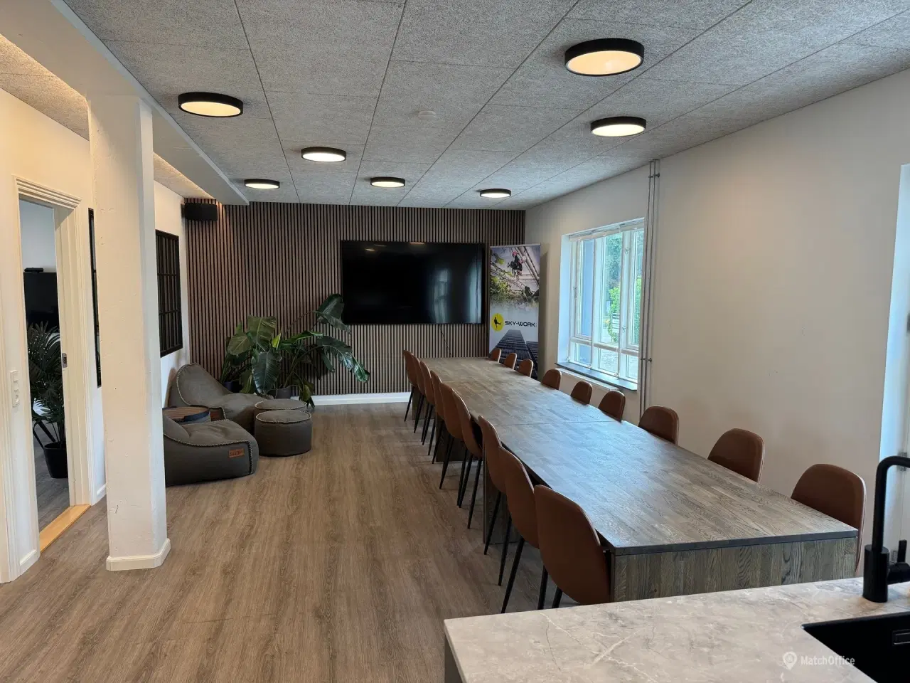 Billede 8 - Lyst og nyistandsat kontorlejemål i Brøndby – 14 m² med plads til 3 arbejdsstationer