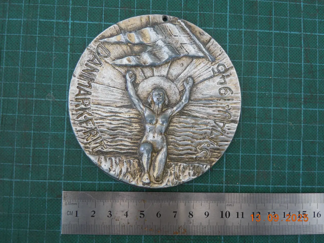 Billede 1 - Sjælden memorabilia metalplakette fra 5. Maj 1945