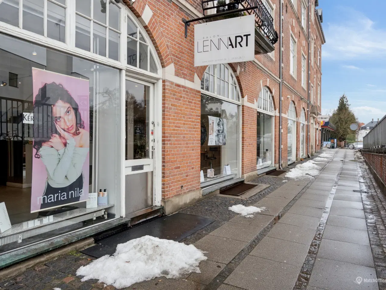 Billede 1 - Velbeliggende frisørsalon til afståelse