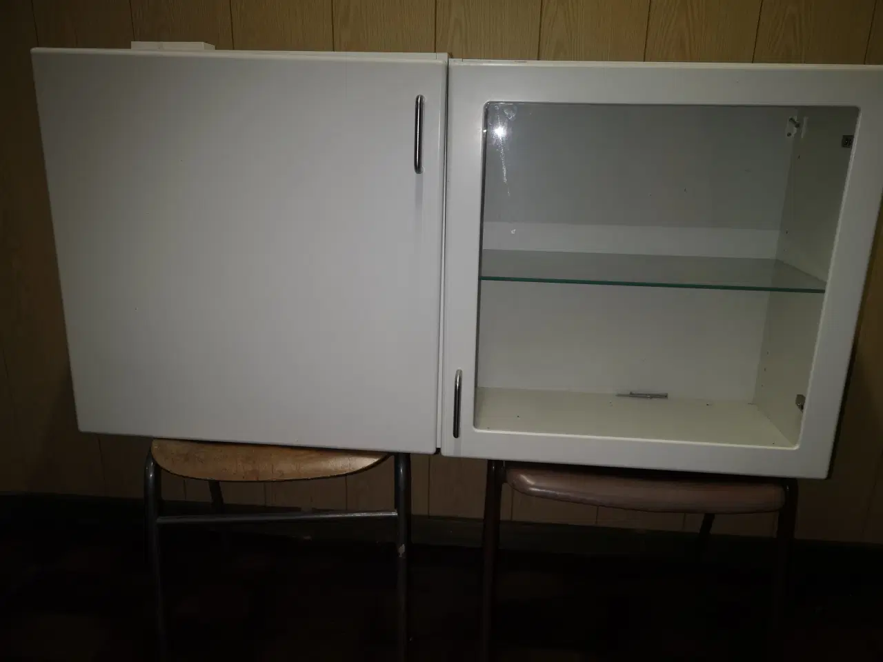 Billede 2 - 2 hvide overskabe 60 x +60 cm