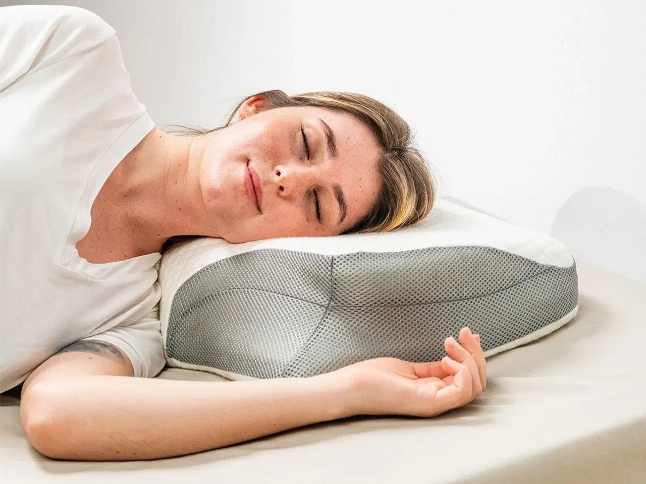 Billede 3 - 3-i-1 ergonomisk nakkepude Pilocal fra - memory-skum, hvid/grå