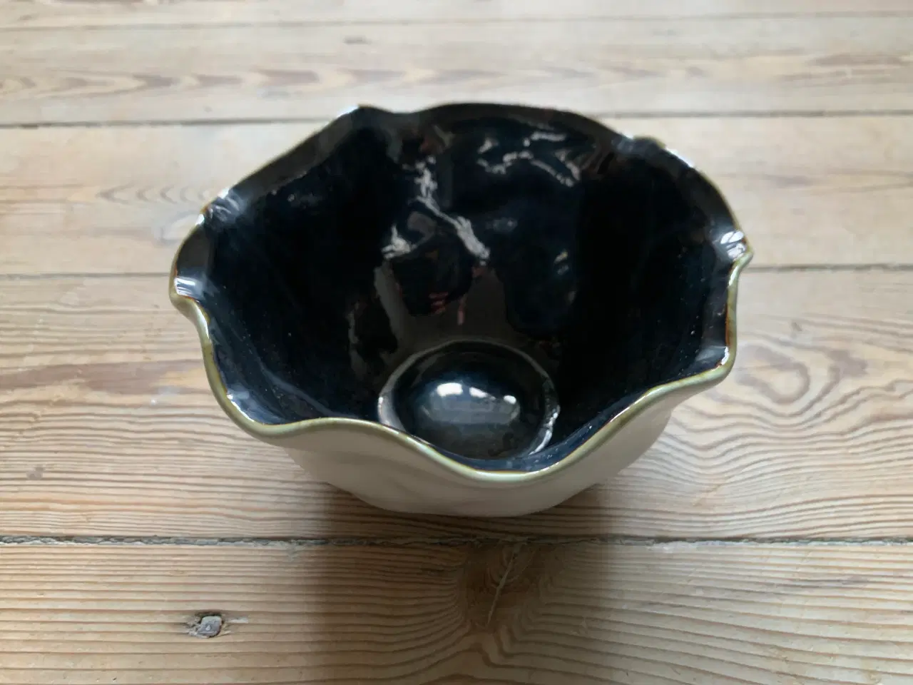 Billede 2 - 3 forskellige skåle i sort og hvid glasur
