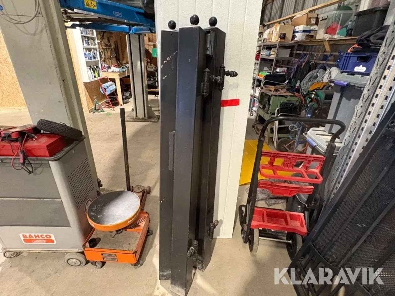 Billede 11 - Jernport og låge