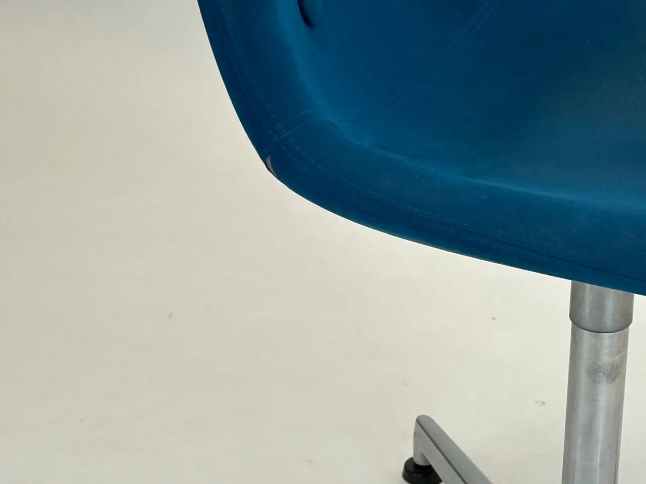 Billede 9 - Erik Jørgensen Eyes EJ 2-XU Armchair Stol – Blå med Krom Stel