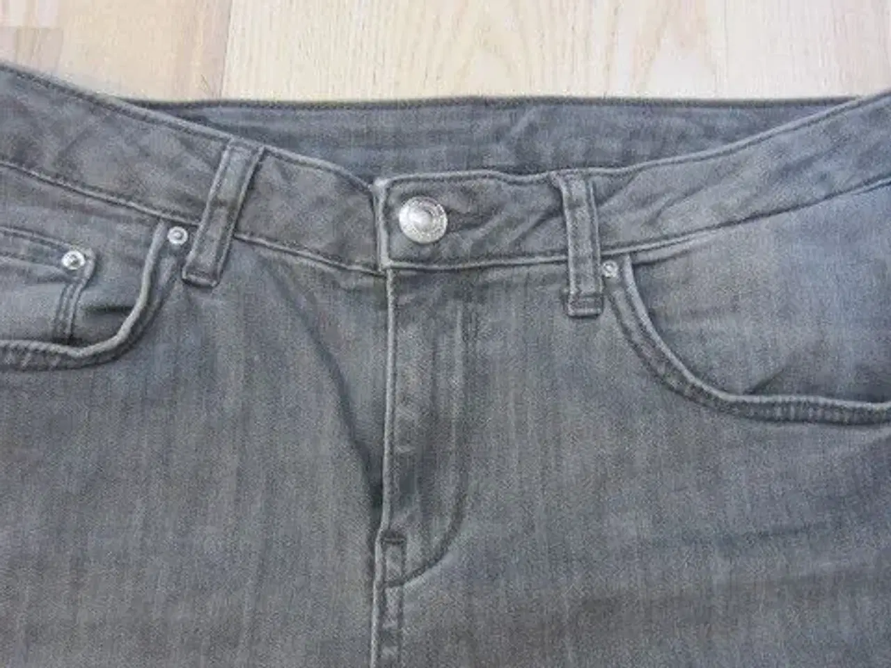 Billede 2 - Str. 30/29, grå elastisk jeans