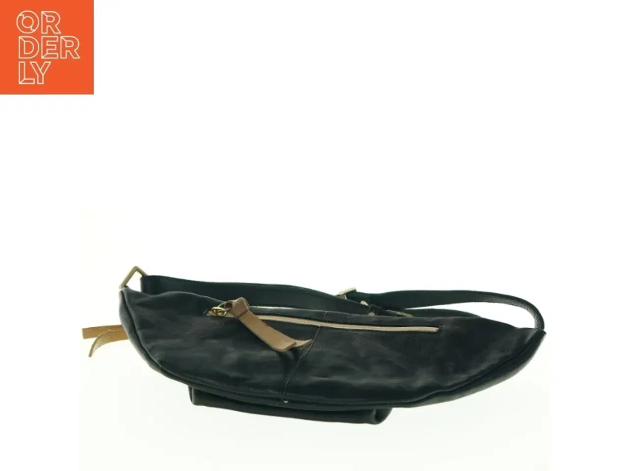 Billede 4 - Sort skuldertaske med lynlåse fra Maand (str. 35 x 18 cm)