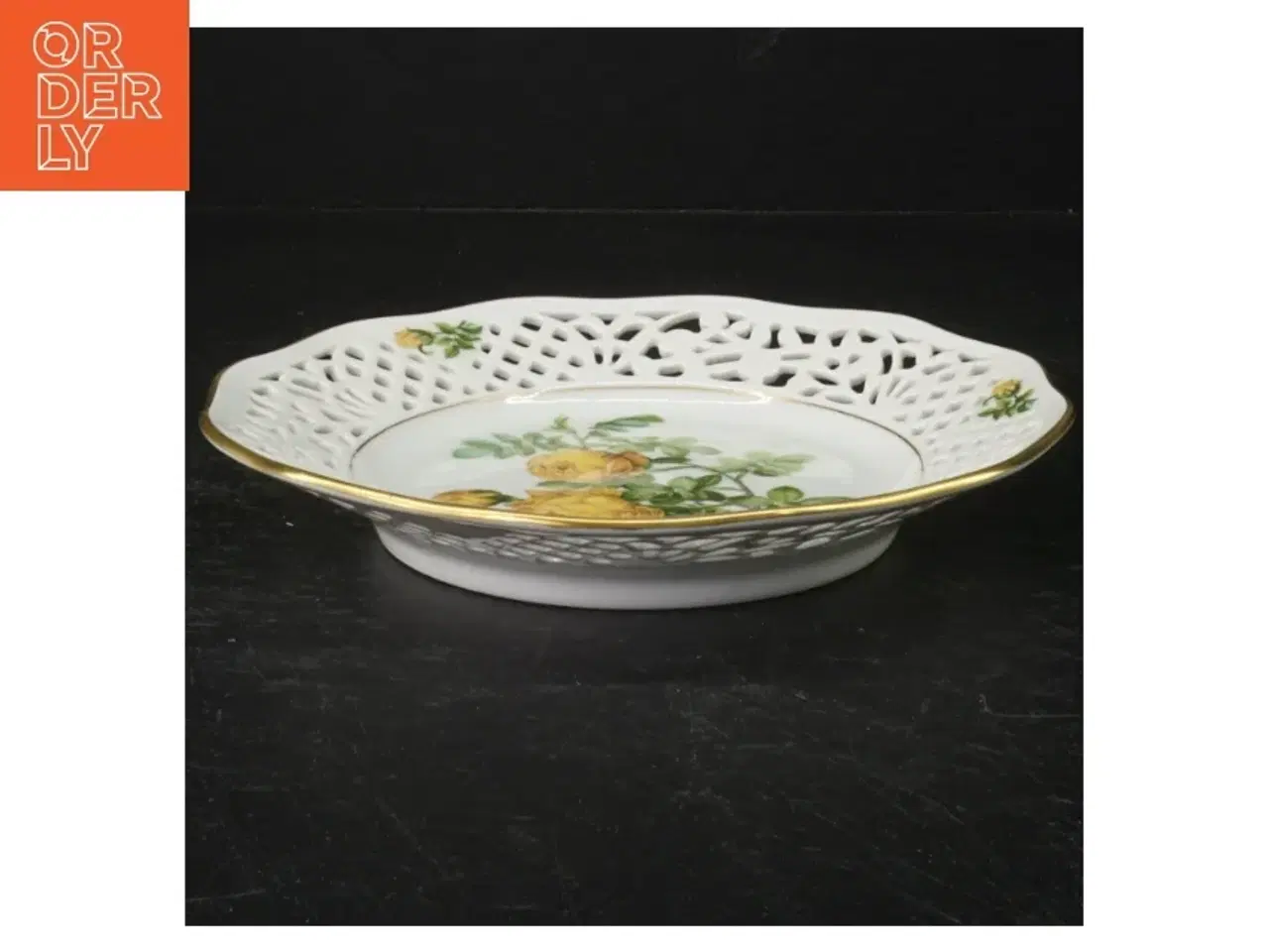 Billede 3 - Porcelænstallerkener med gennembrudt kant og rosendekoration fra Firkløveren