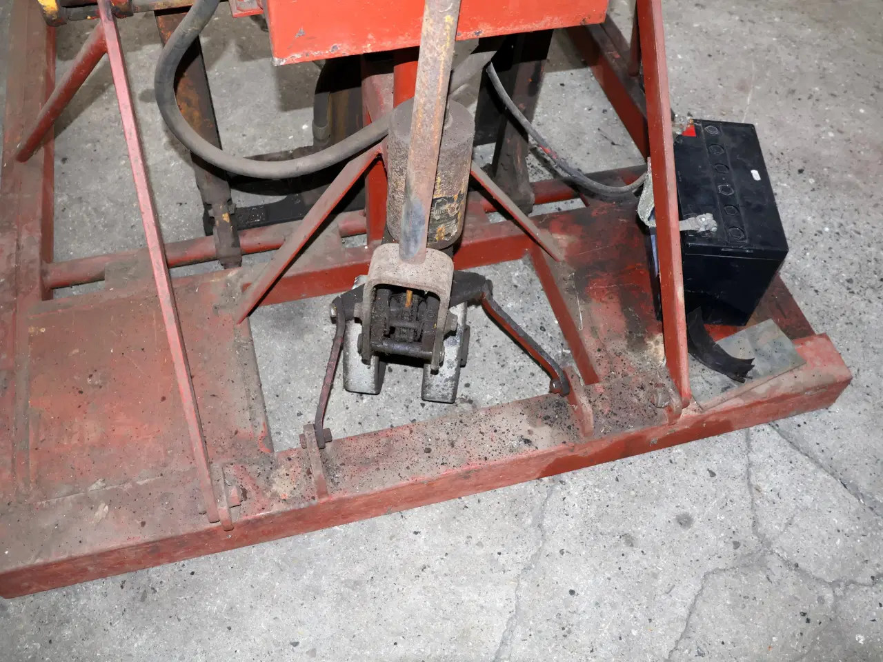 Billede 11 - Hjemmelavet autolift, afprøvet uden bil, kører