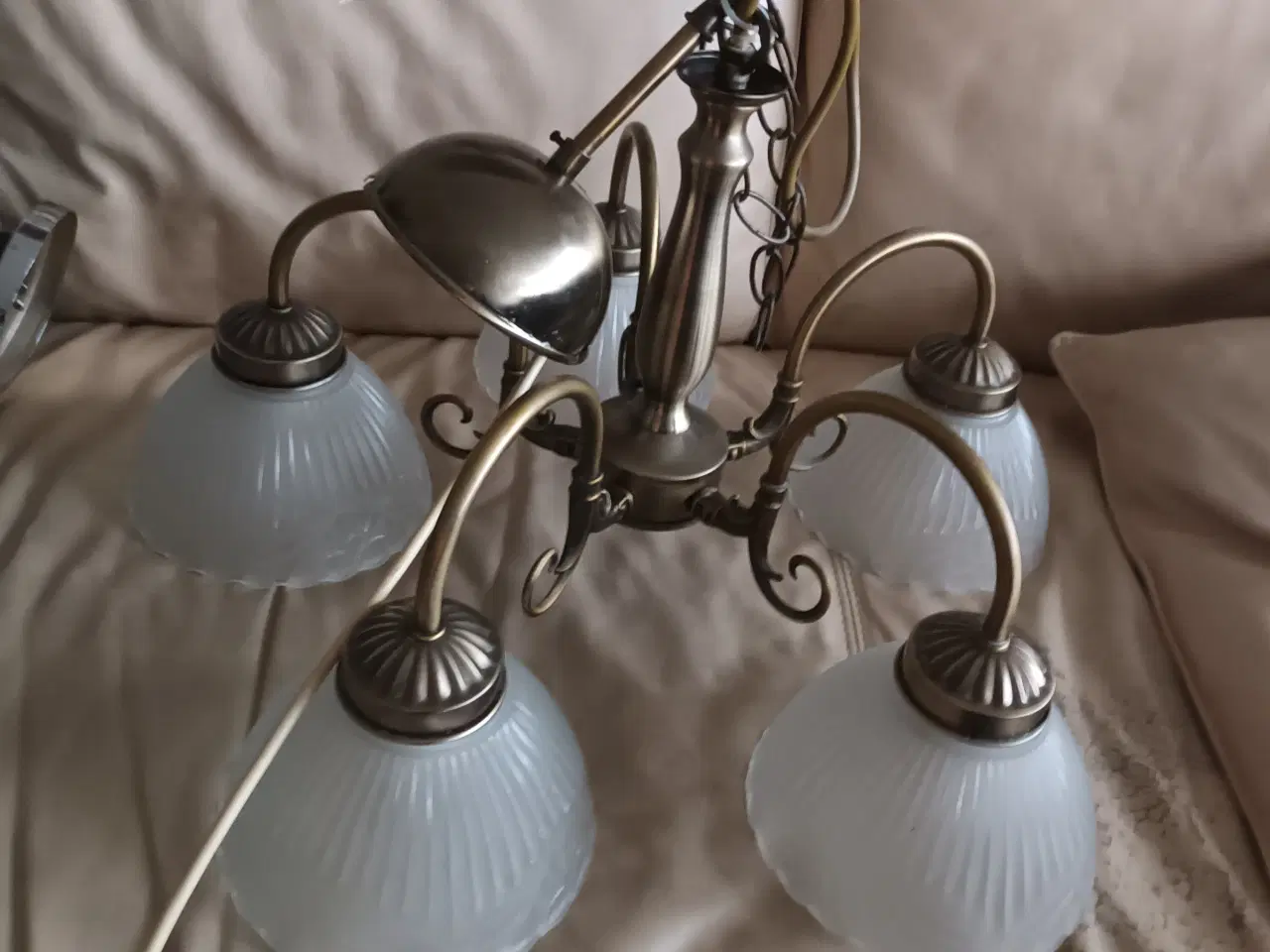 Billede 1 - SMUK ANTIK ART DECO LYSEKRONE I GLAS & MESSING