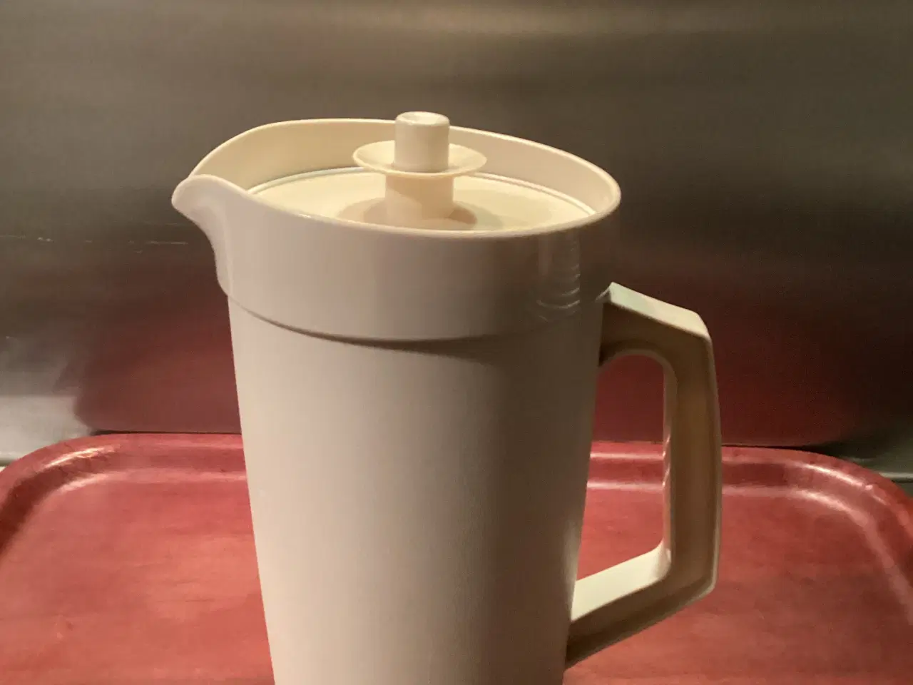 Billede 2 - Tupperware kande med låg