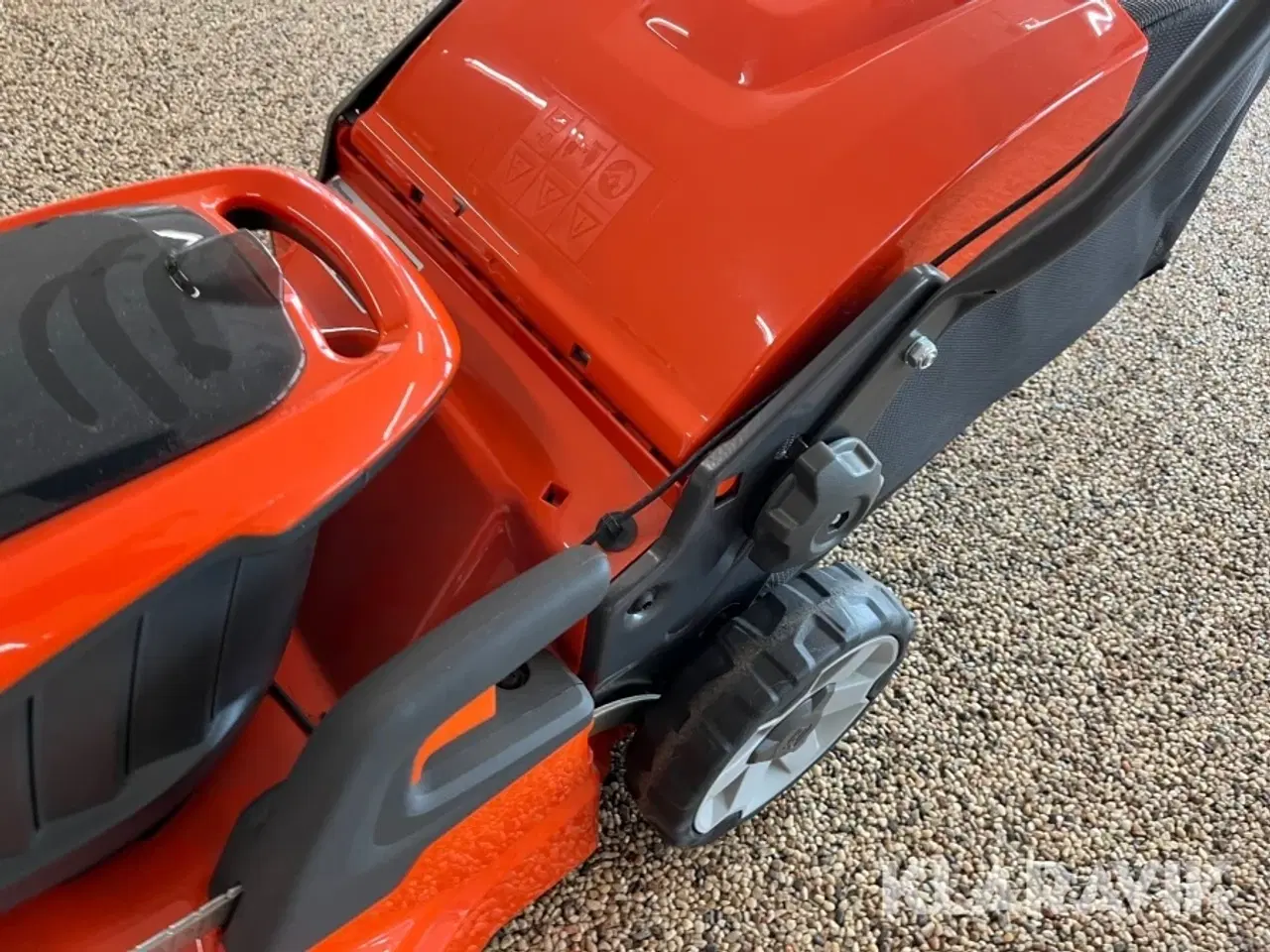 Billede 6 - Græsslåmaskine Husqvarna LC 247i