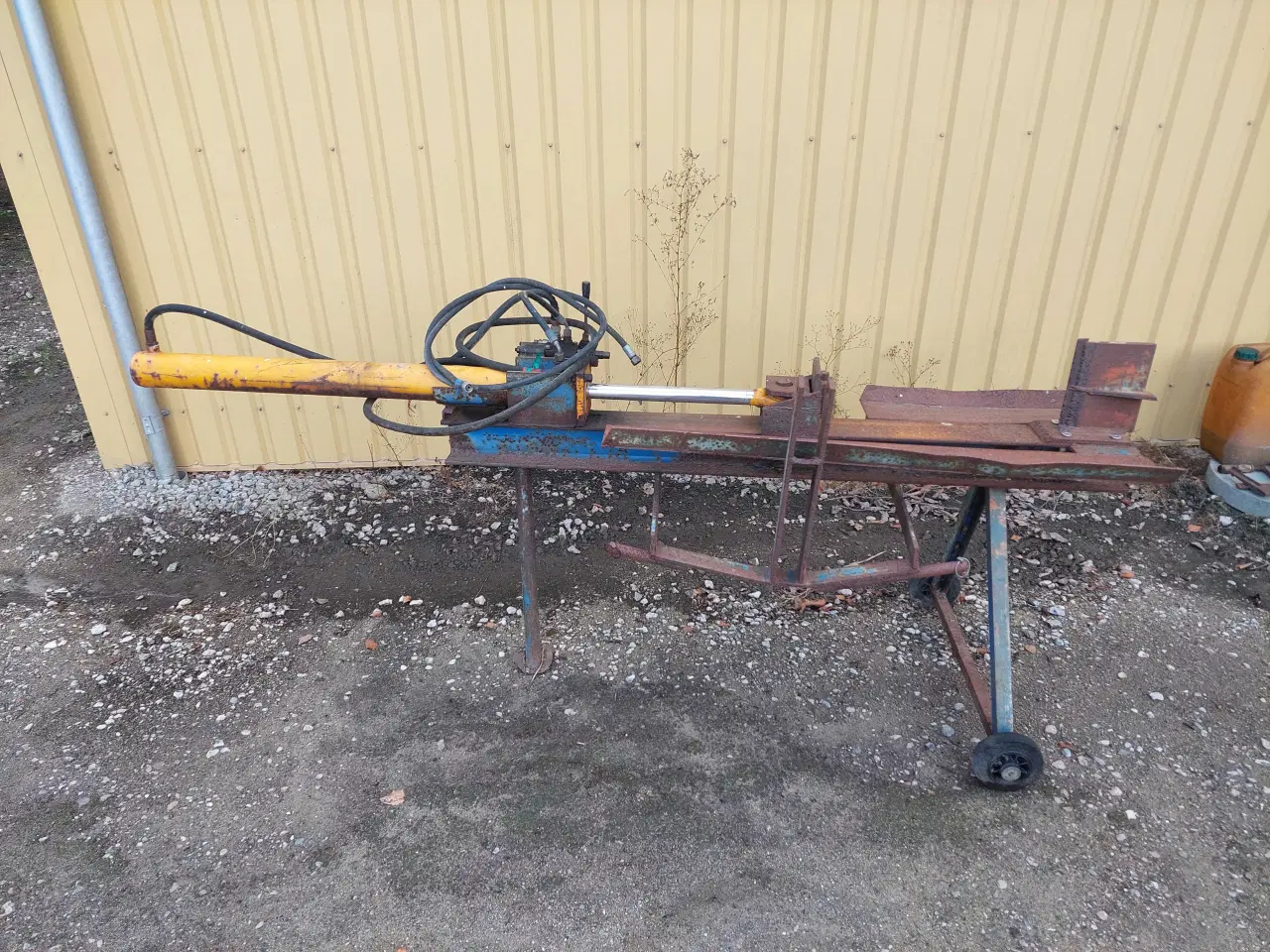 Billede 1 - Brændekløver med hydraulikstation