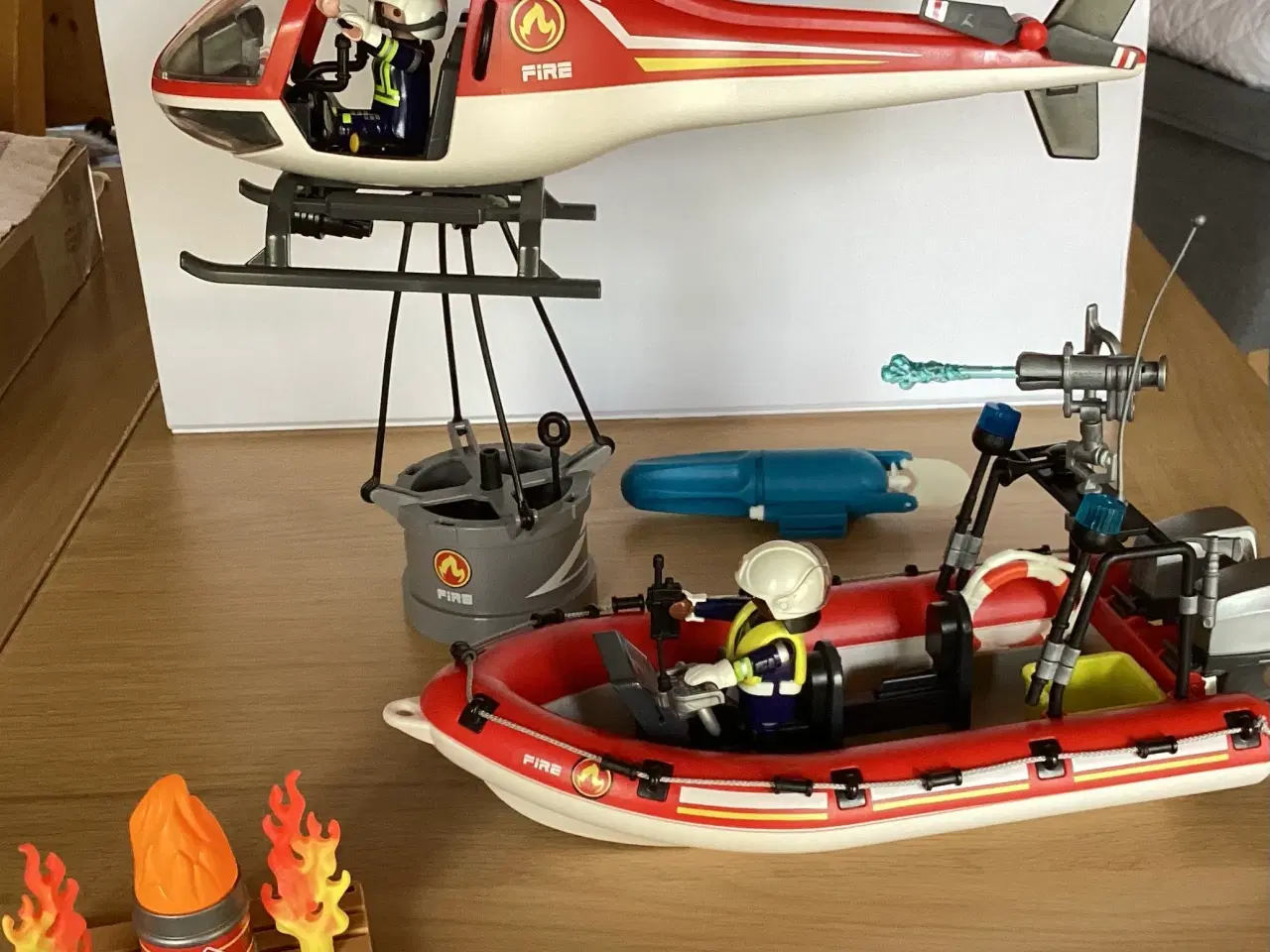 Billede 2 - Playmobil nr. 70335 Brandberedskab med helikopter 