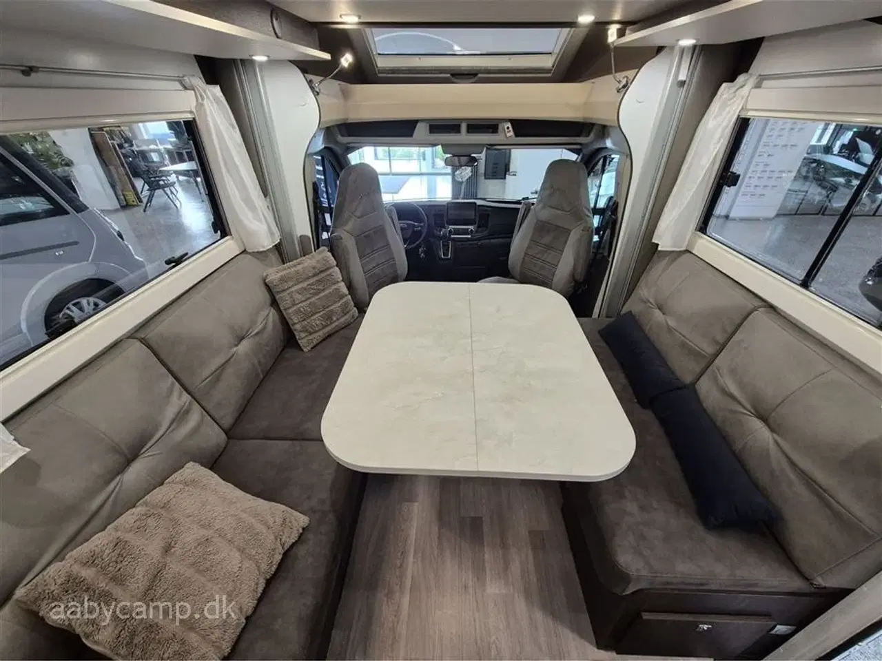 Billede 8 - 2020 - Benimar Tessoro 487   Nk pakke. Automatgear. Solcelle. 2x batteri. 2000W Inverter. elektriske støtteben.  Thetford ovn. sommer/vinterhjul. fuld service.  Kun 40,000 Km!!!