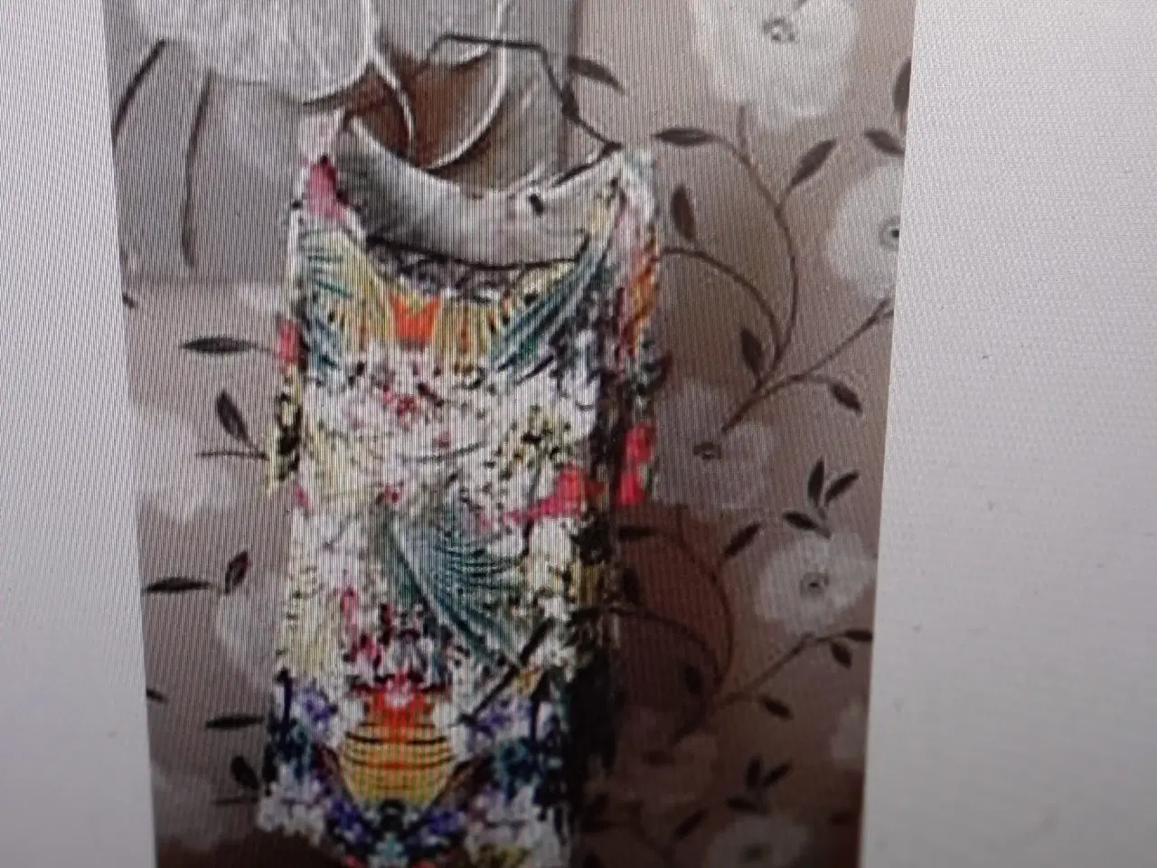 Billede 1 -  kjole Fancy tropisk mønstret i 2XL. (42/44)