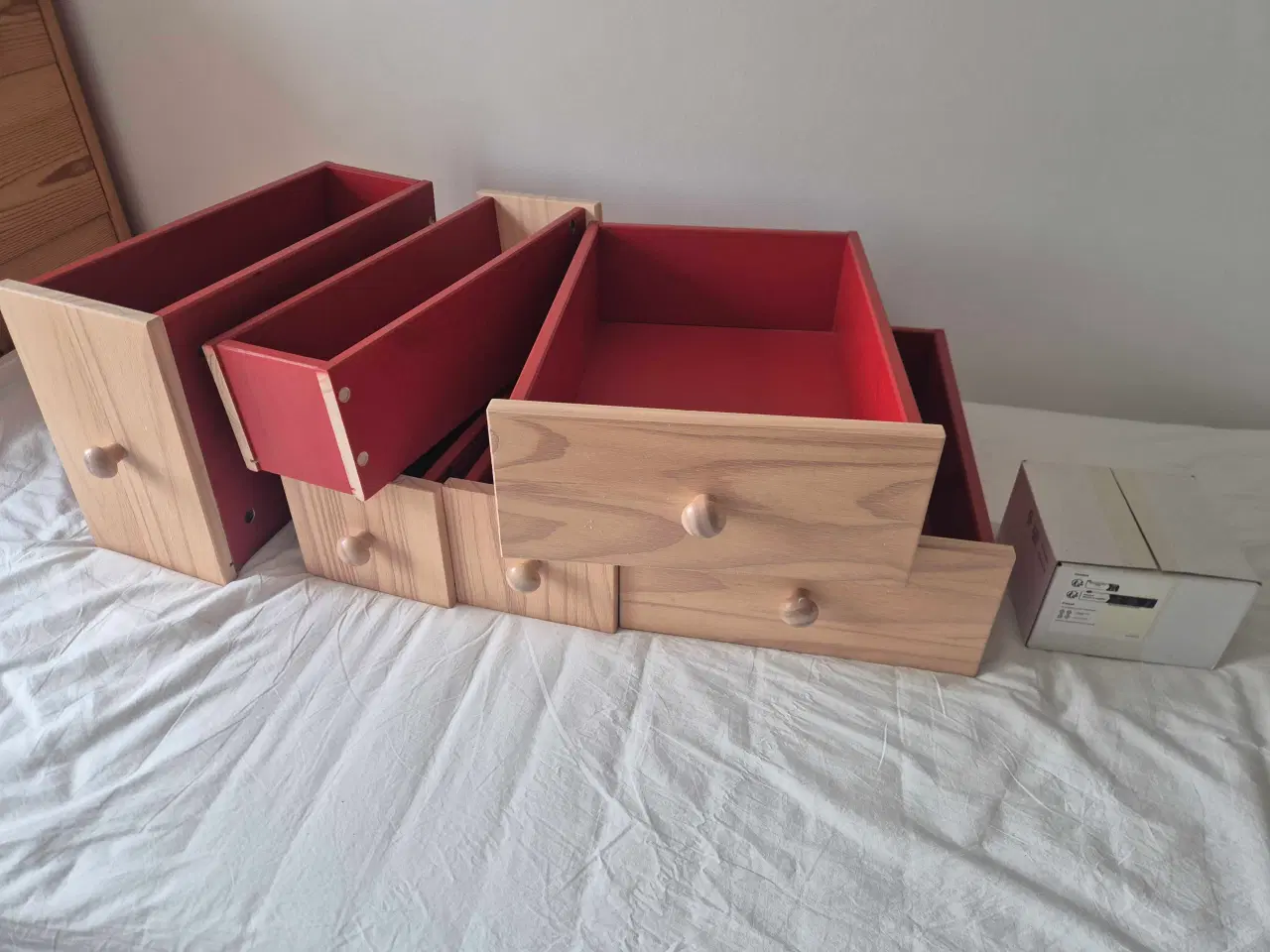 Billede 5 - Kommode med snedker-lavet pusleplads 