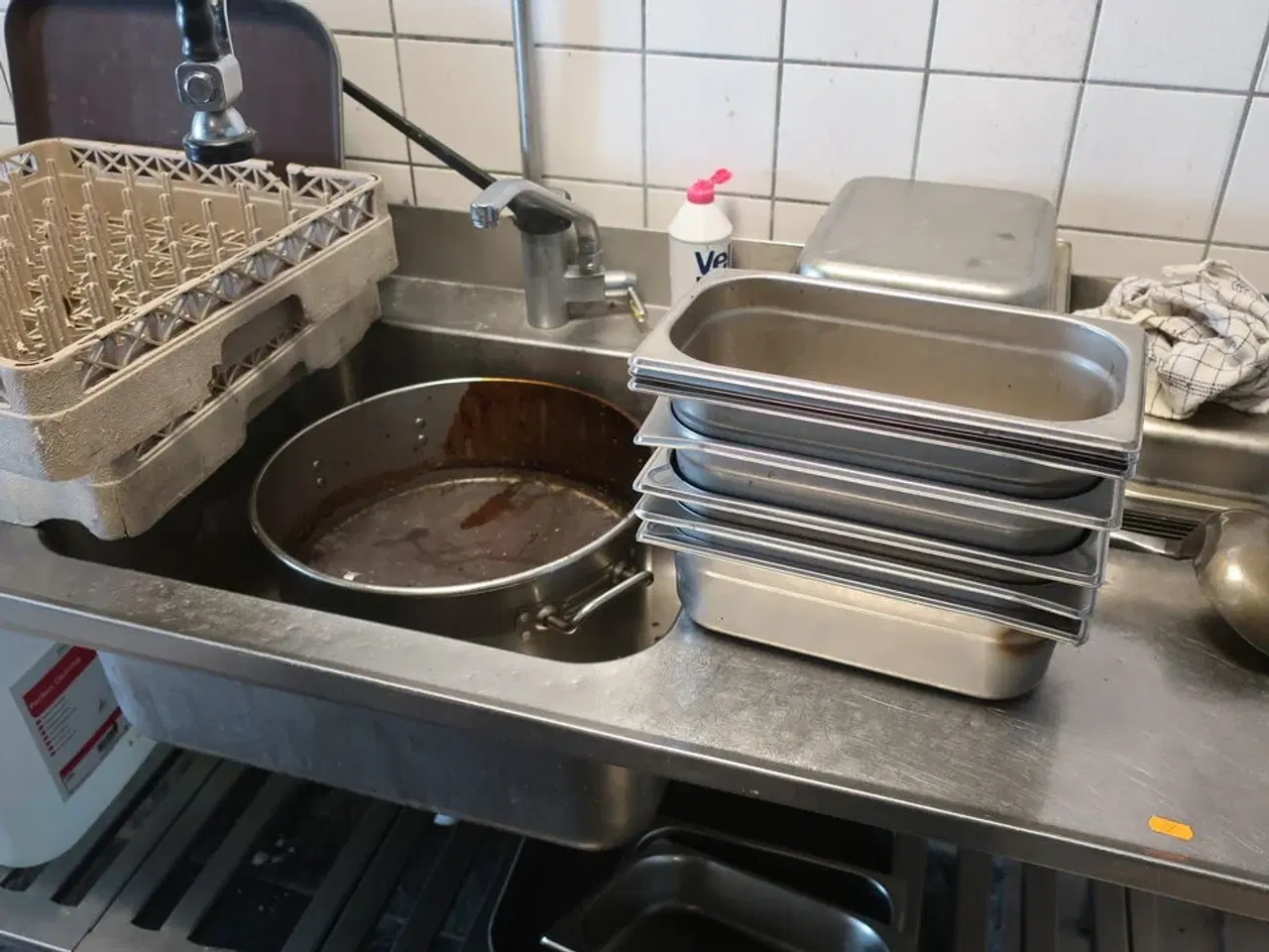 Billede 6 - Vaskebord med armatur