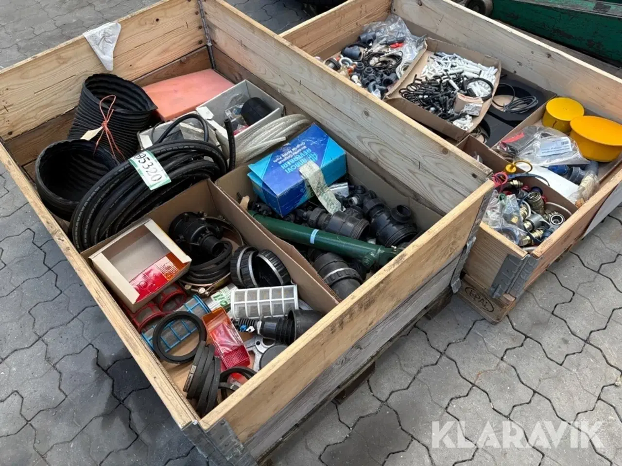 Billede 1 - Reservedele Danfoil Sprøjte 2 paller assorteret reservedele