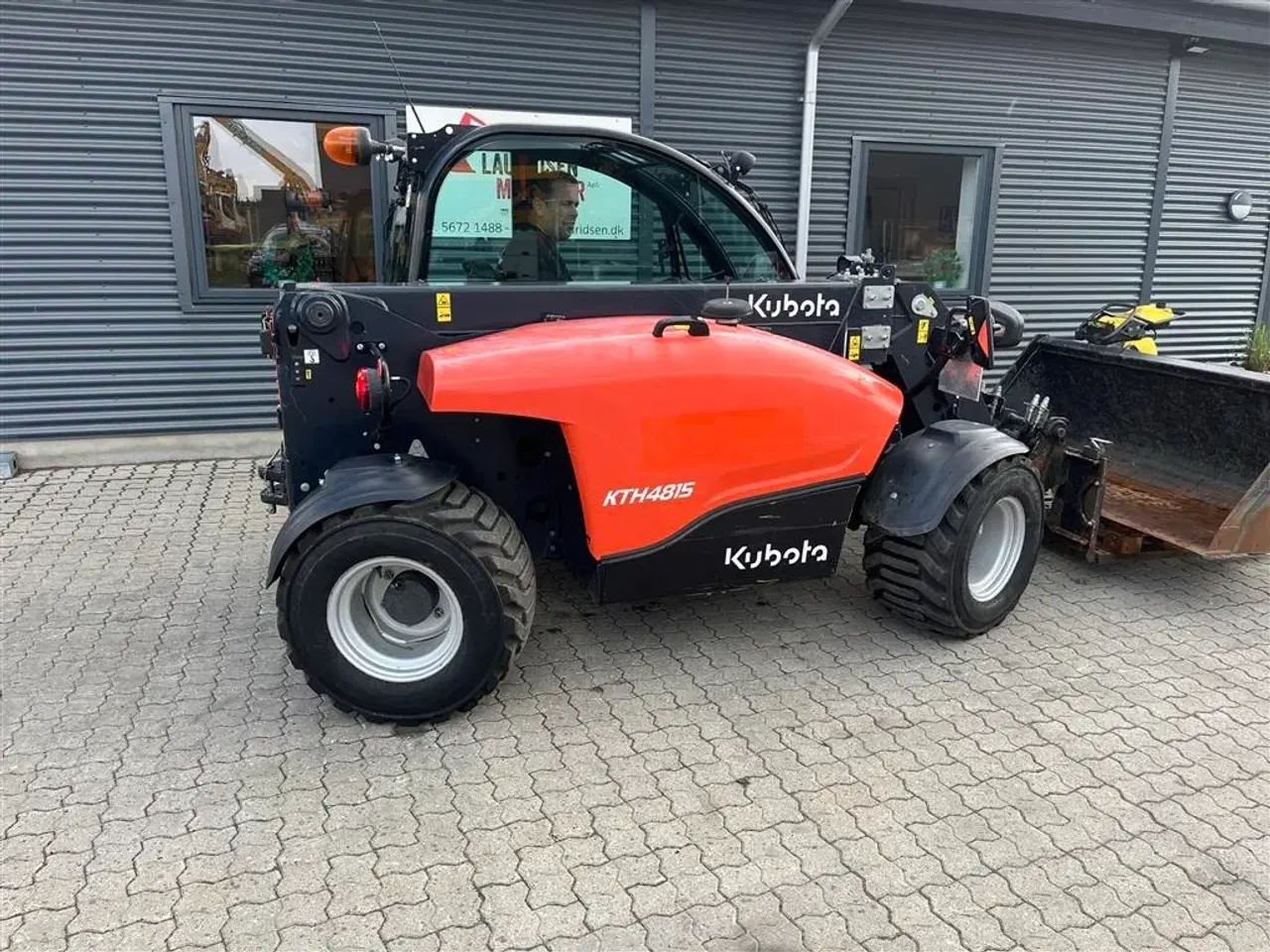 Billede 14 - Kubota KTH 4815 - 2 med skovl og gafler