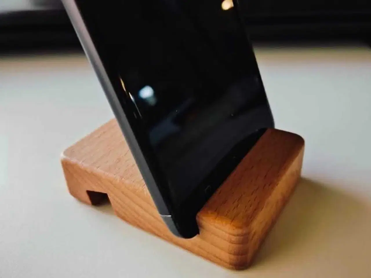 Billede 1 - Mobilholder i træ •[NY]•