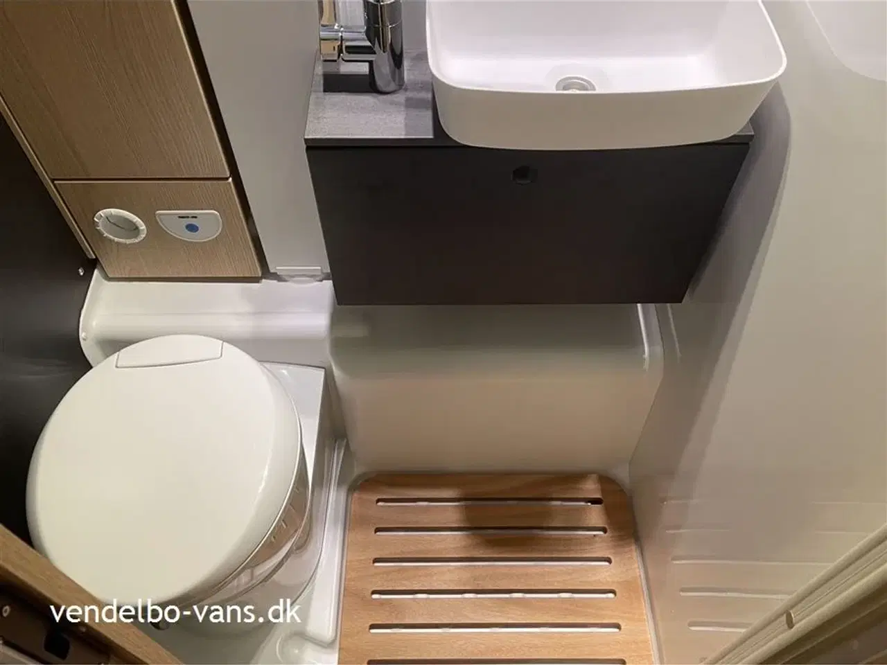 Billede 16 - 2024 - SunLight T 67   Enkeltsenge + hæve/sænkeseng 5.S. sele plads