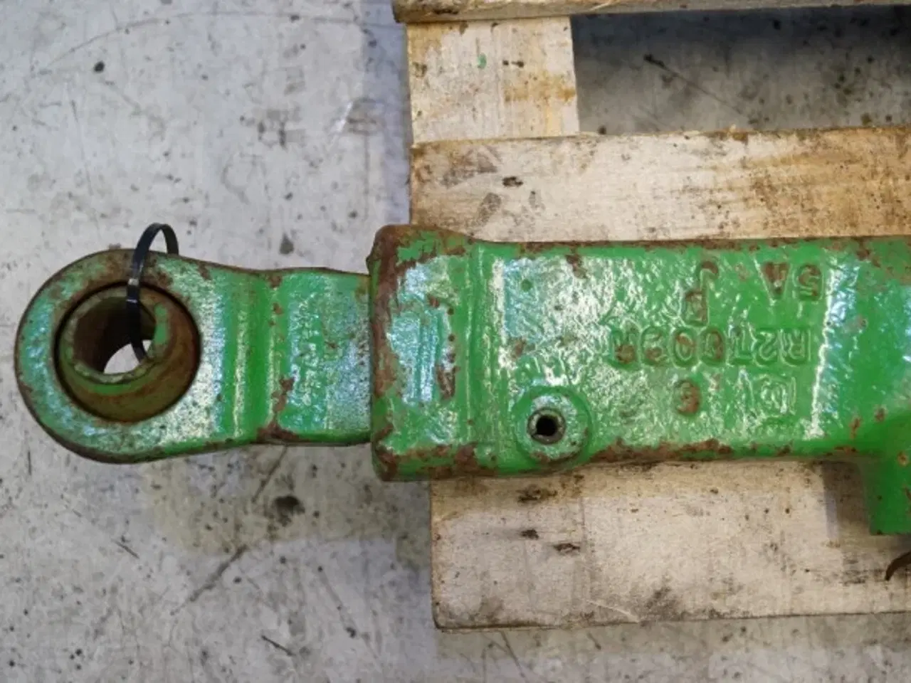 Billede 3 - John Deere 4040 R.H. Liftarm AR80666