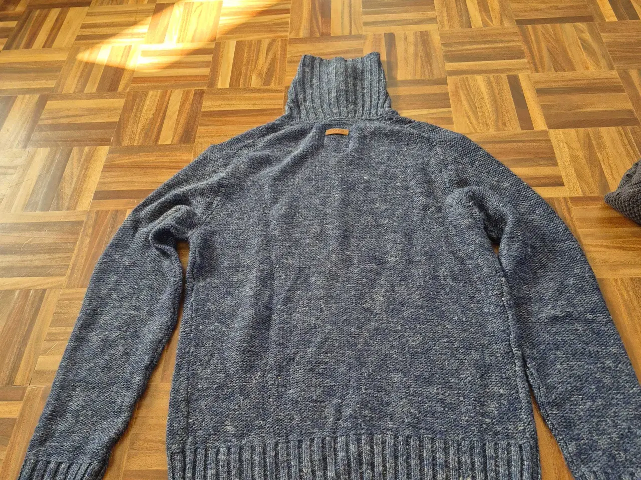 Billede 3 - Blå rullekrave bluse