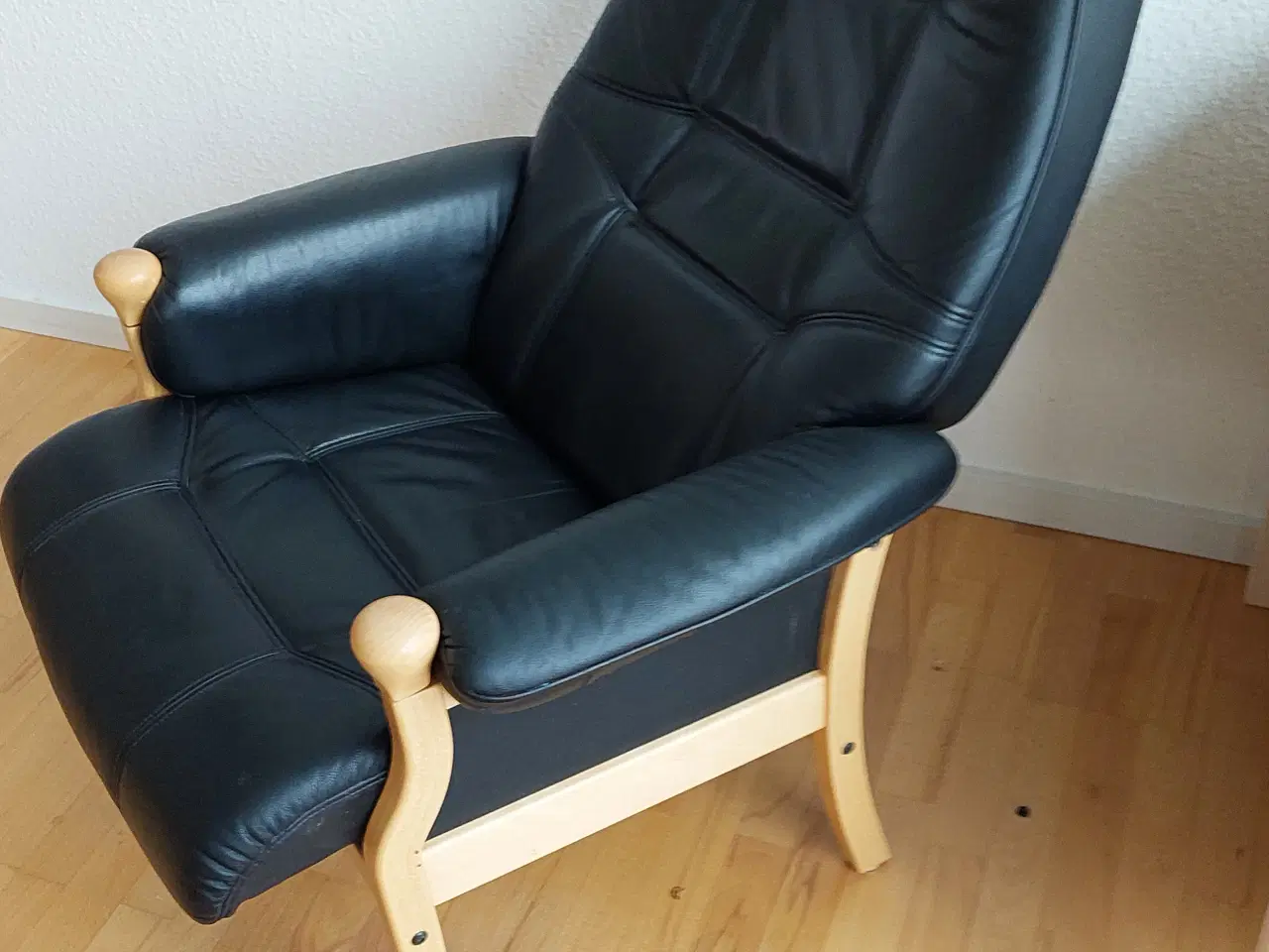 Billede 2 - Lænestol i sort skind