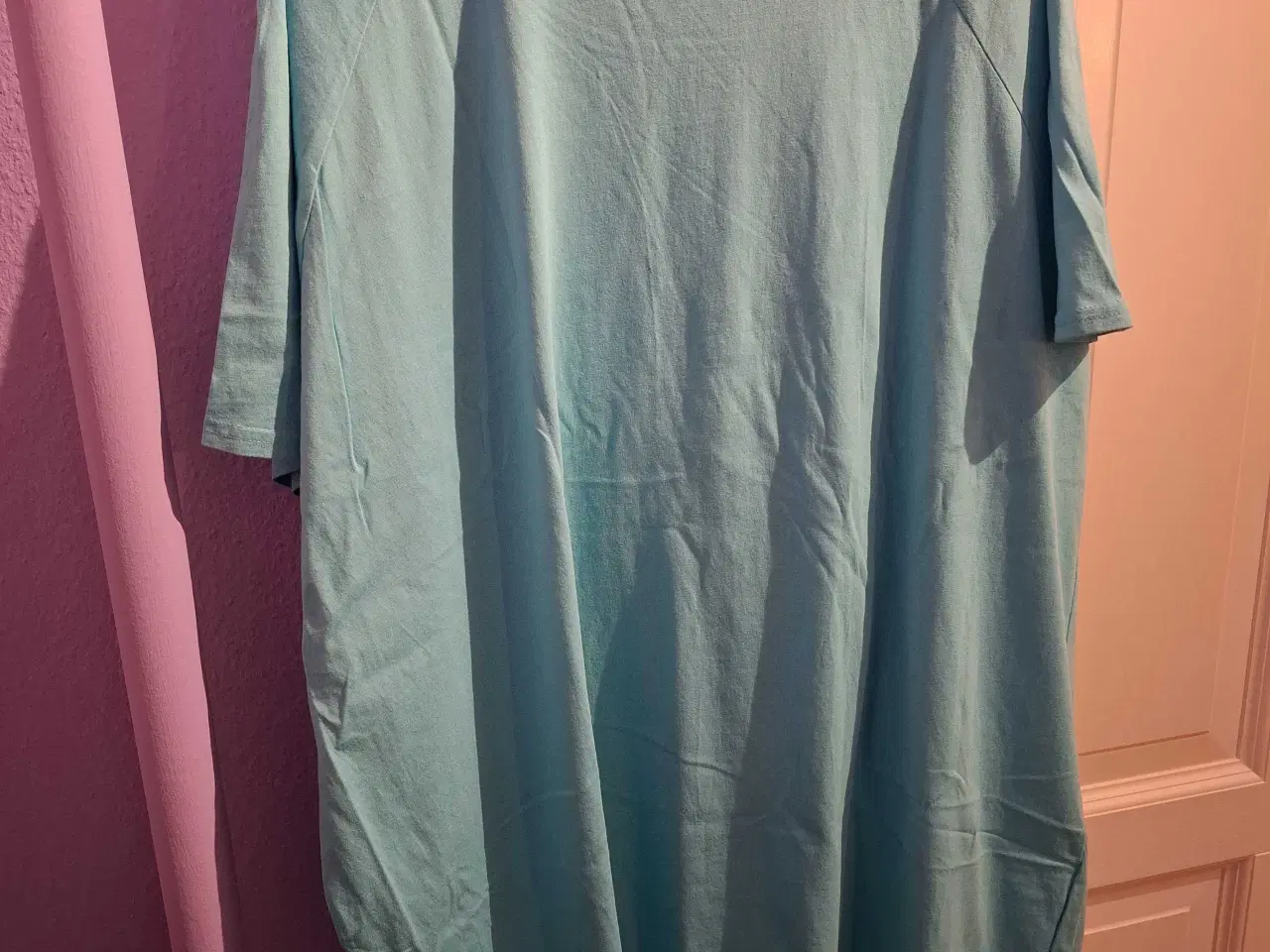 Billede 2 - Blå t-shirt fra Cellbess I 54-56