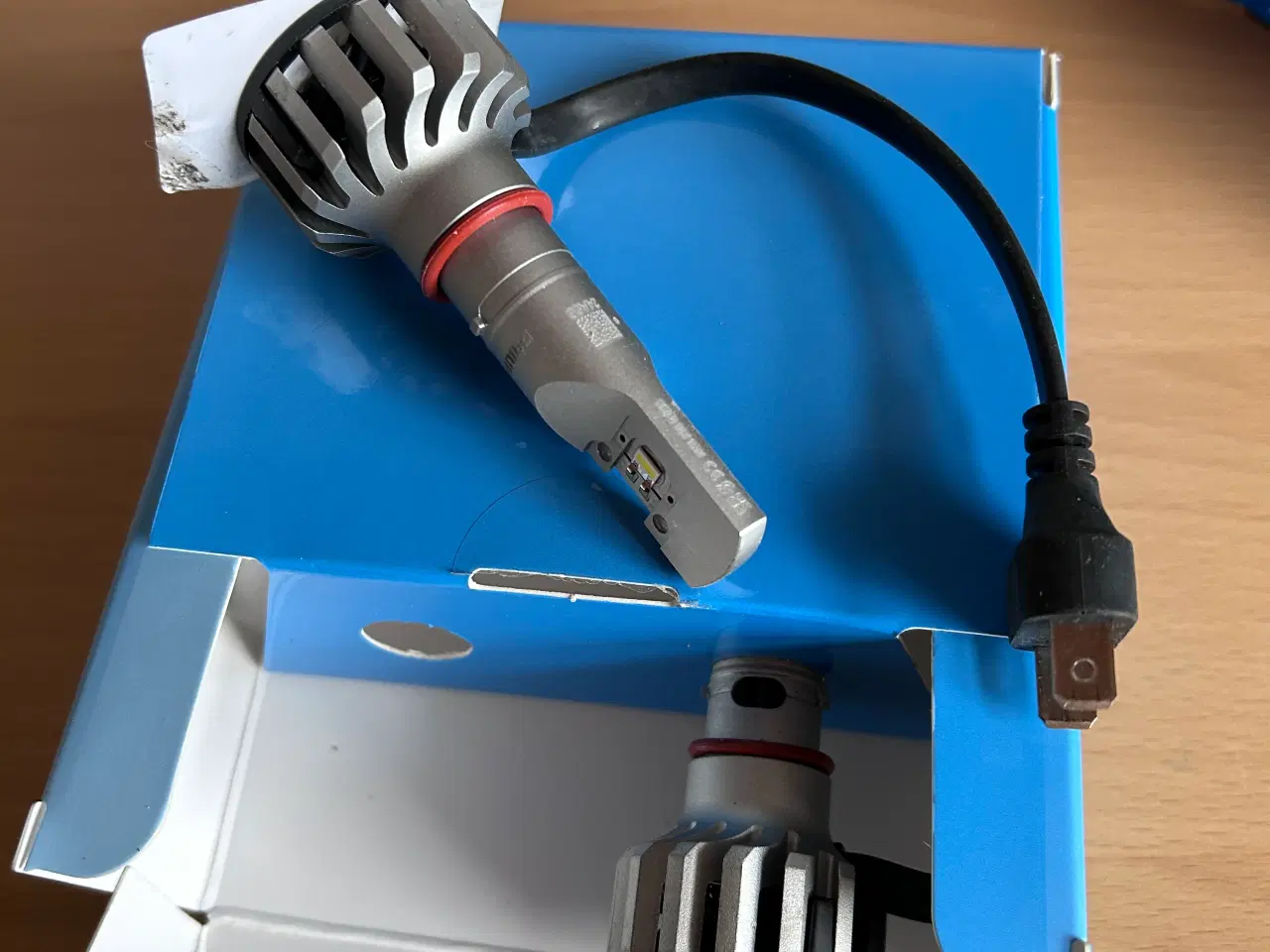 Billede 2 - Philips H7-led forlygtepærer til salg