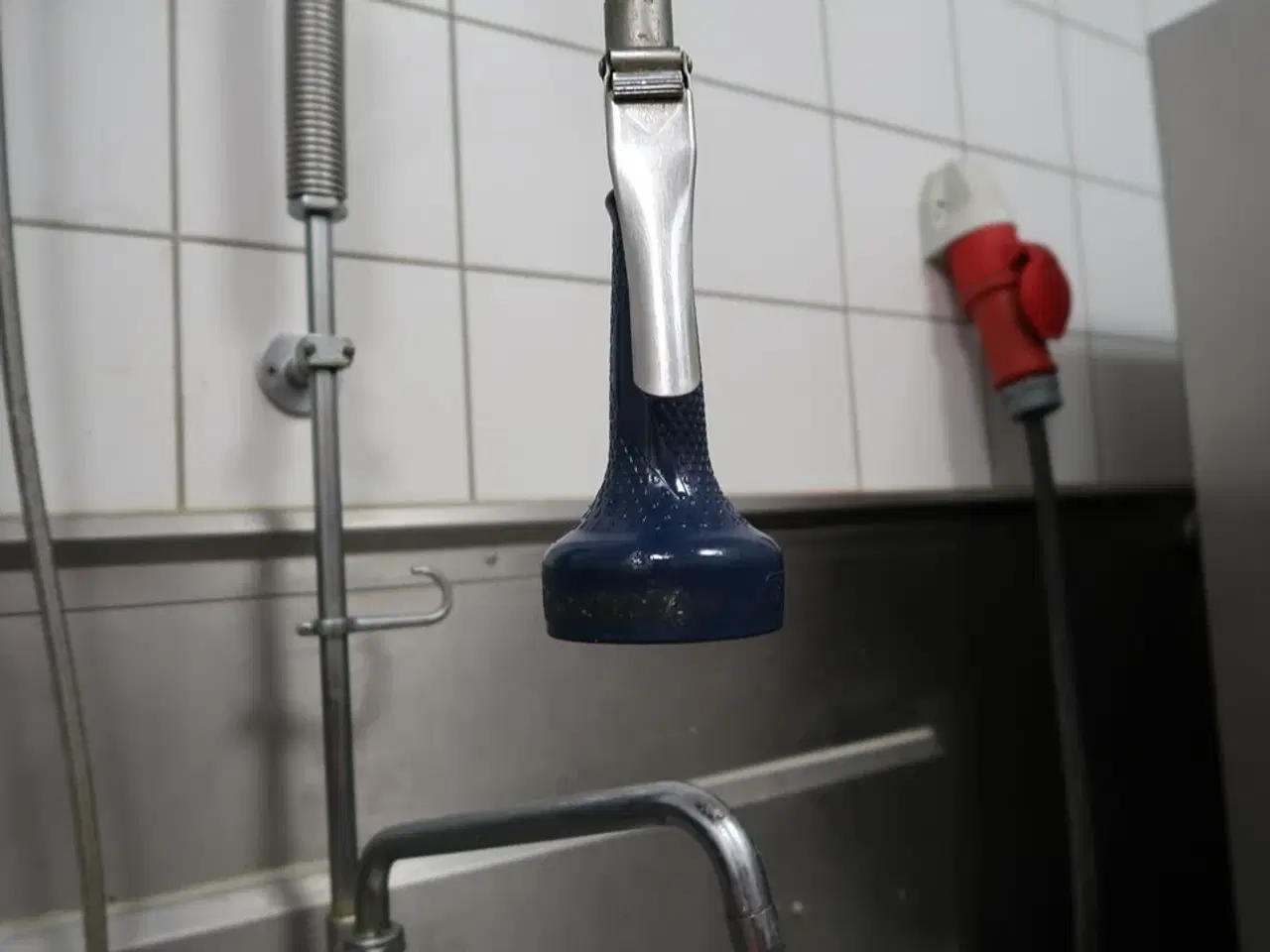 Billede 3 - Bord med vask og armatur