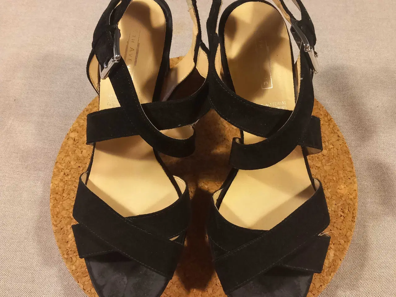 Billede 2 - Sorte højhælede sandaler