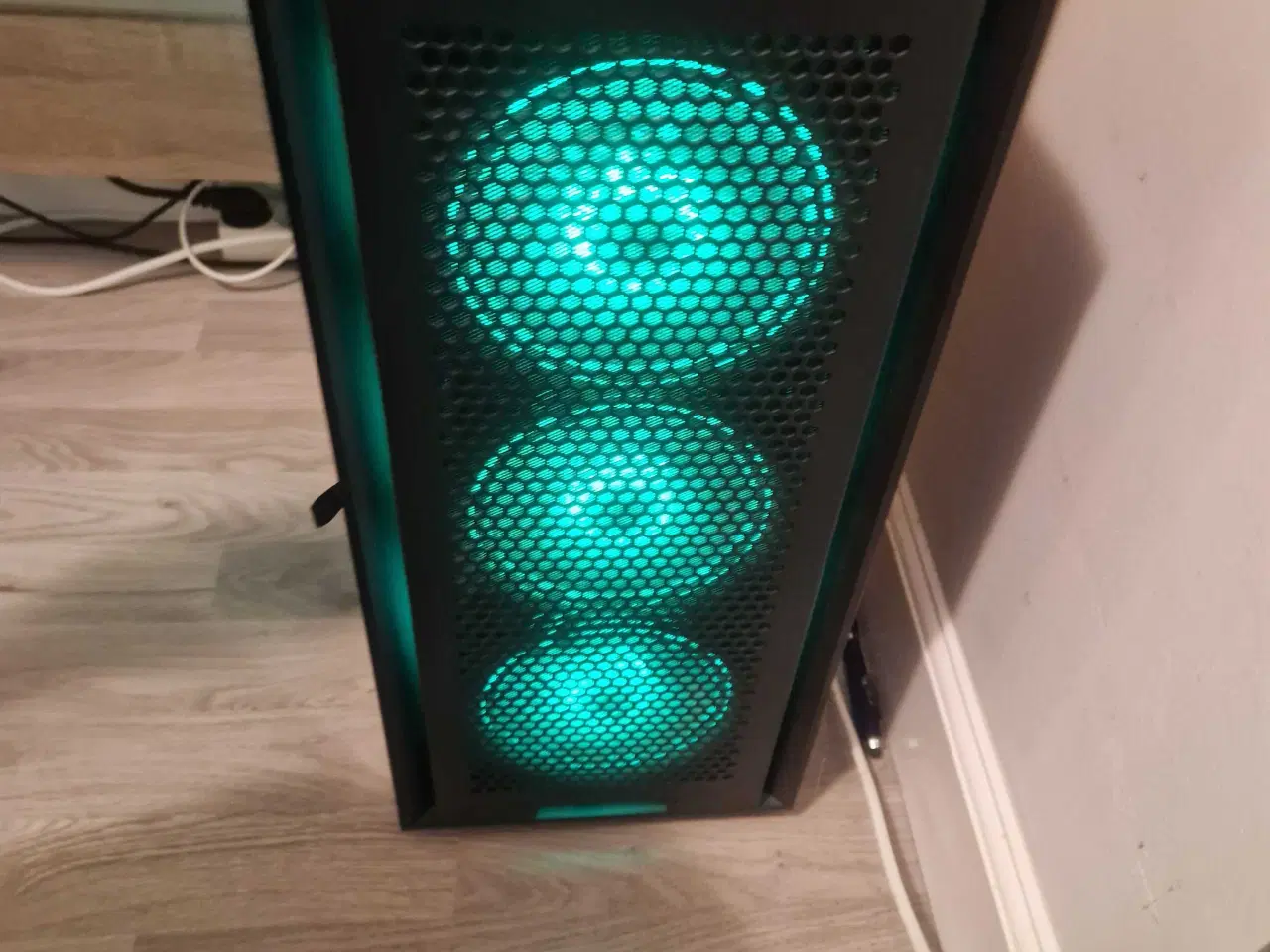 Billede 4 - Fin gamer setup 