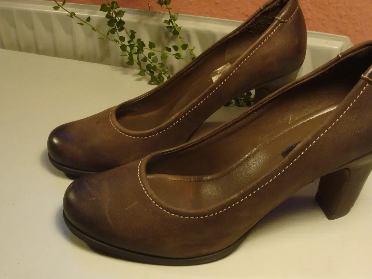 Billede 1 - Ecco str 38 - sender gerne