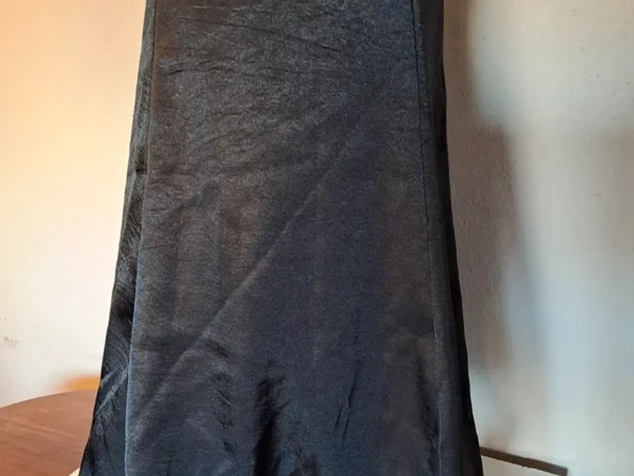 Billede 4 - Vila str. S nederdel med sølv mønster