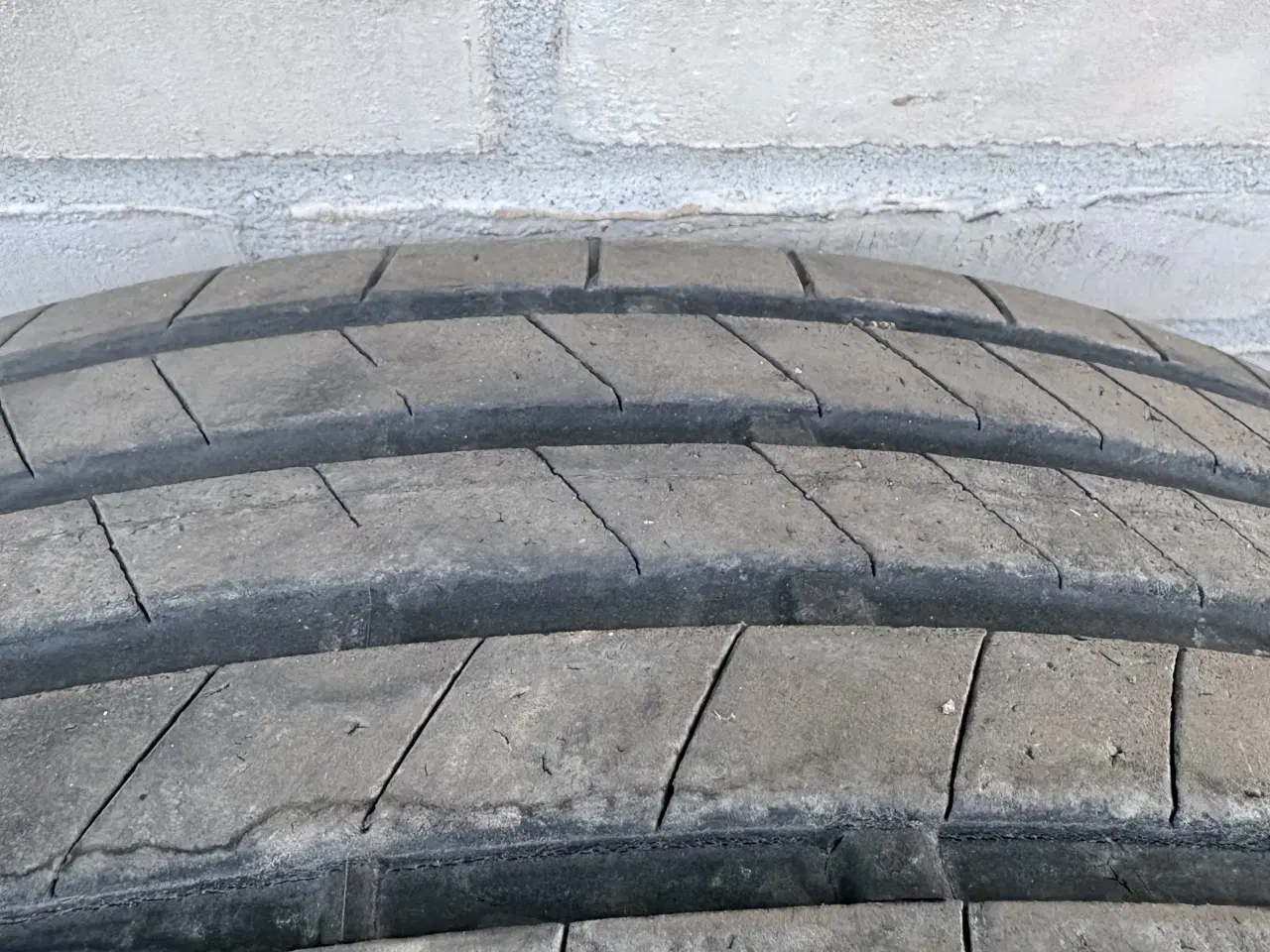 Billede 3 - 235/45 R21 Sommerdæk 