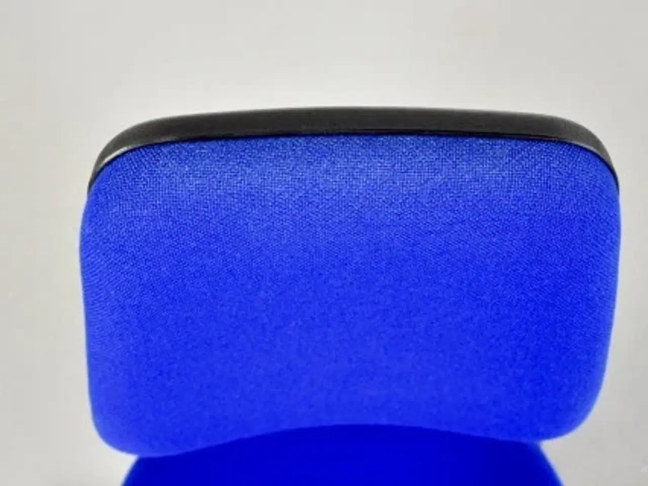 Billede 7 - Dauphin kontorstol med blå polster og sort stel.
