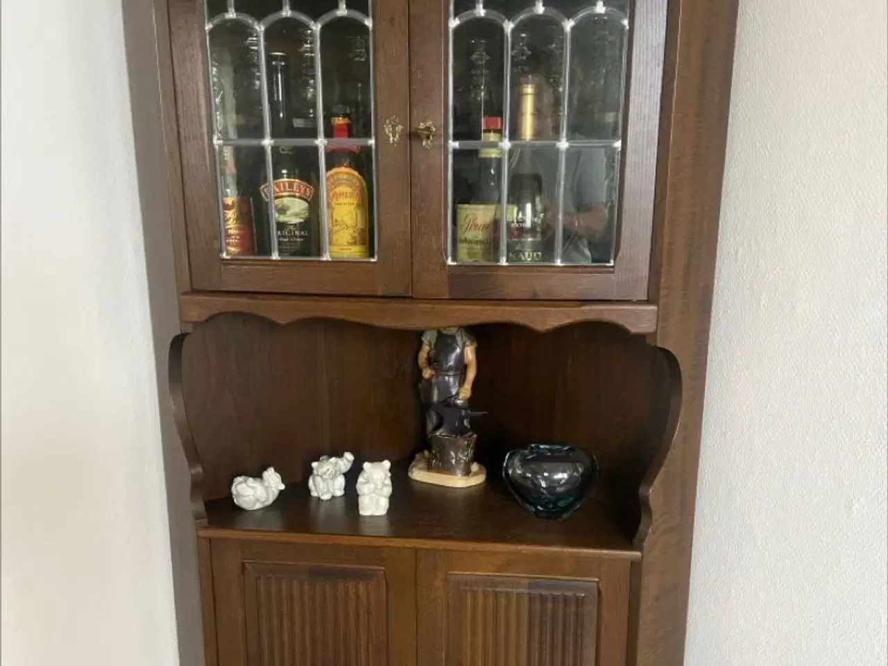 Billede 2 - Hjørneskab i egetræ