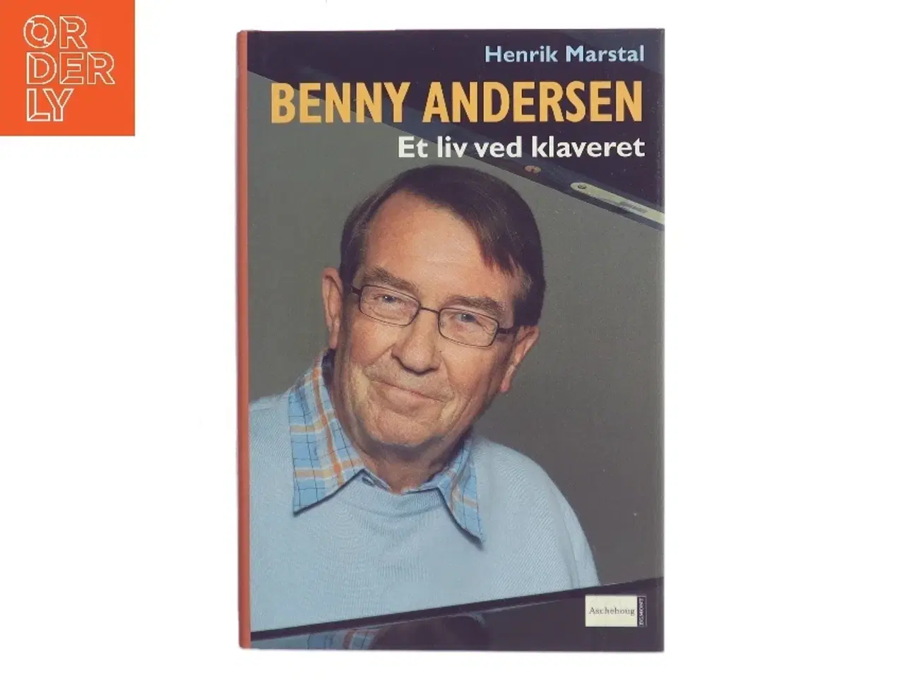 Billede 1 - Benny Andersen - et liv ved klaveret af Henrik Marstal (Bog)
