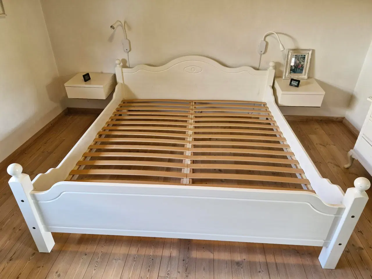 Billede 1 - Hvidmalet seng