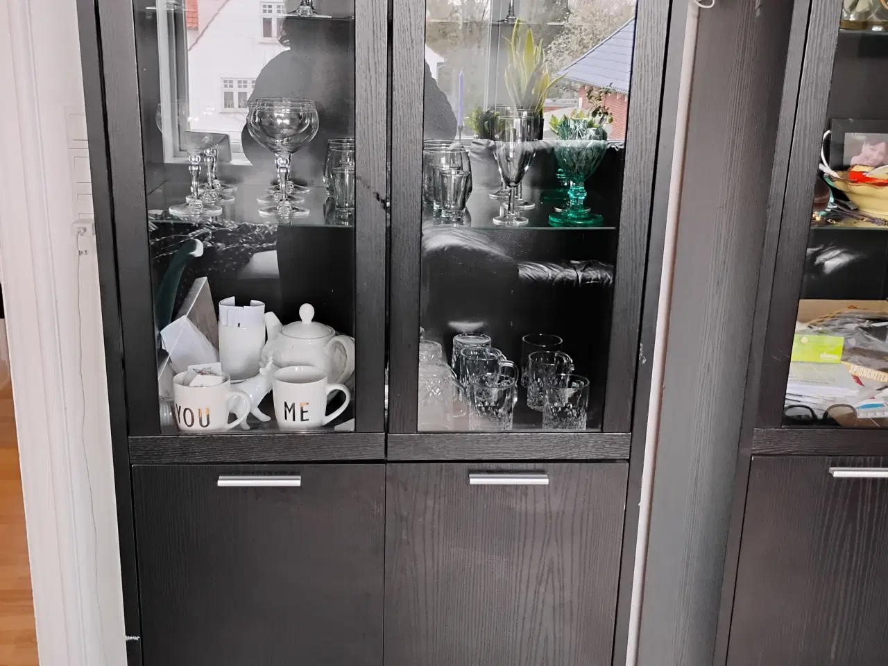 Billede 1 - Flotte sorte skabe. 