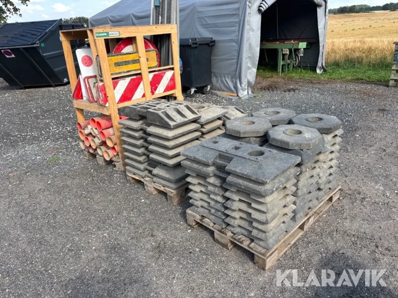 Billede 1 - Skilte, kejler og fødder