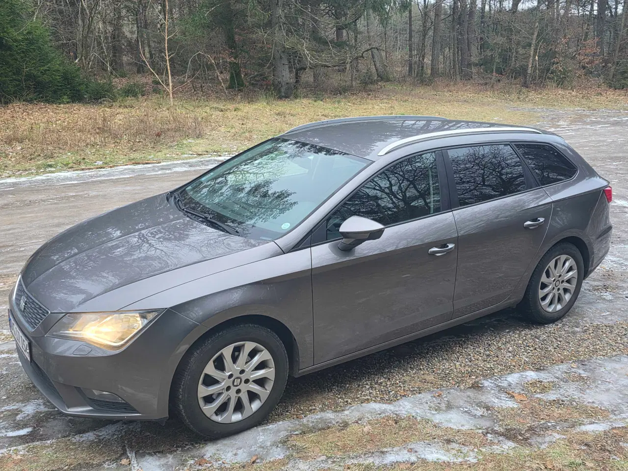 Billede 1 - Rummelig, økonomisk og med aut.gear. 