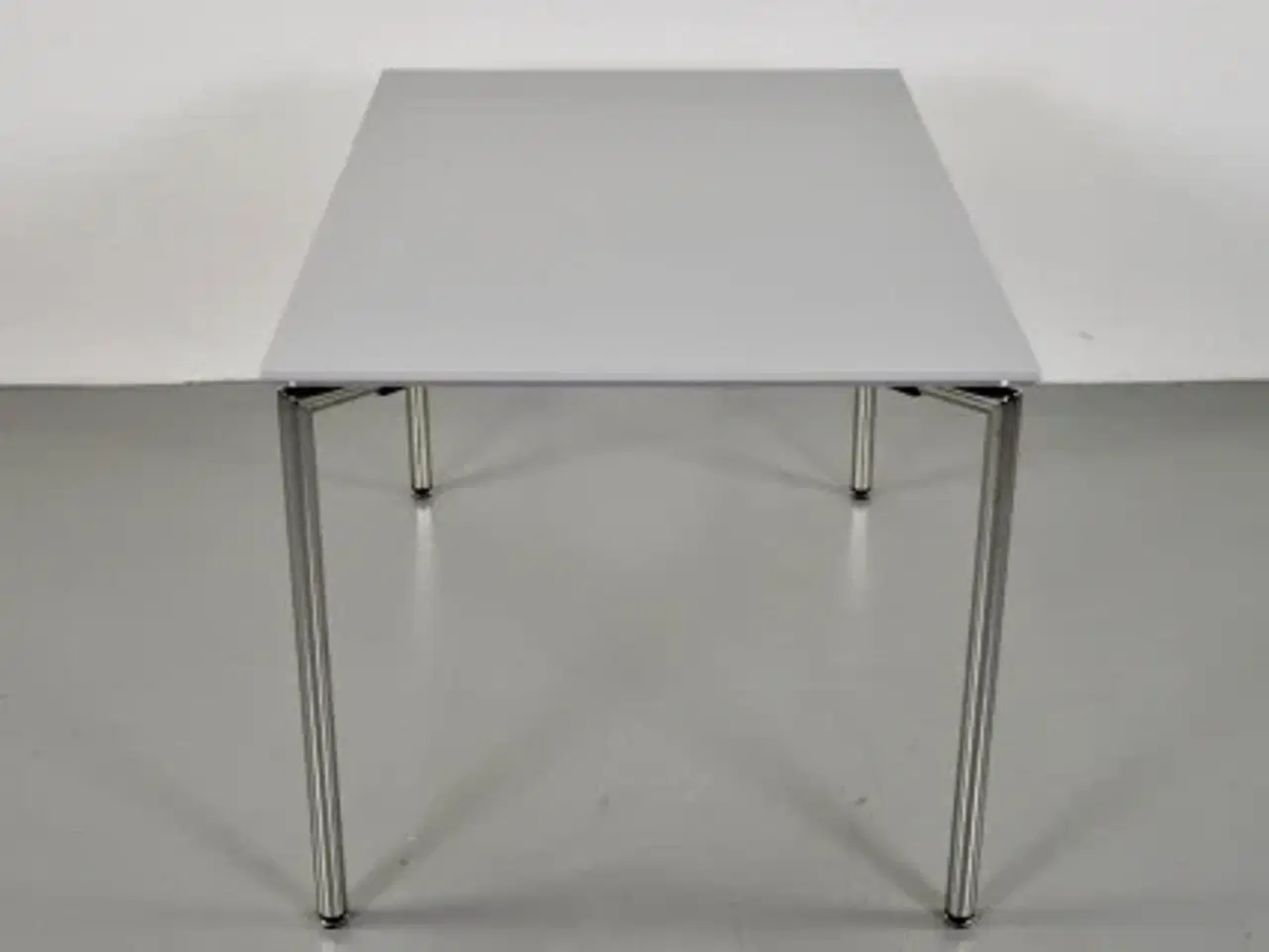 Billede 6 - Konferencebord med grå plade og ben i krom