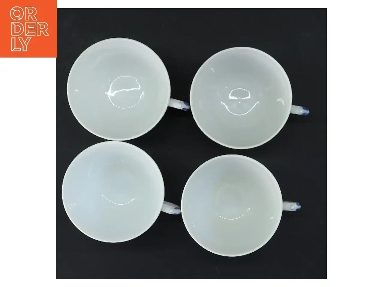 Billede 2 - Porcelænskopper med blå blomst motiv fra Royal Copenhagen (str. 4 stk Ø 8,5 cm længde 7 cm)