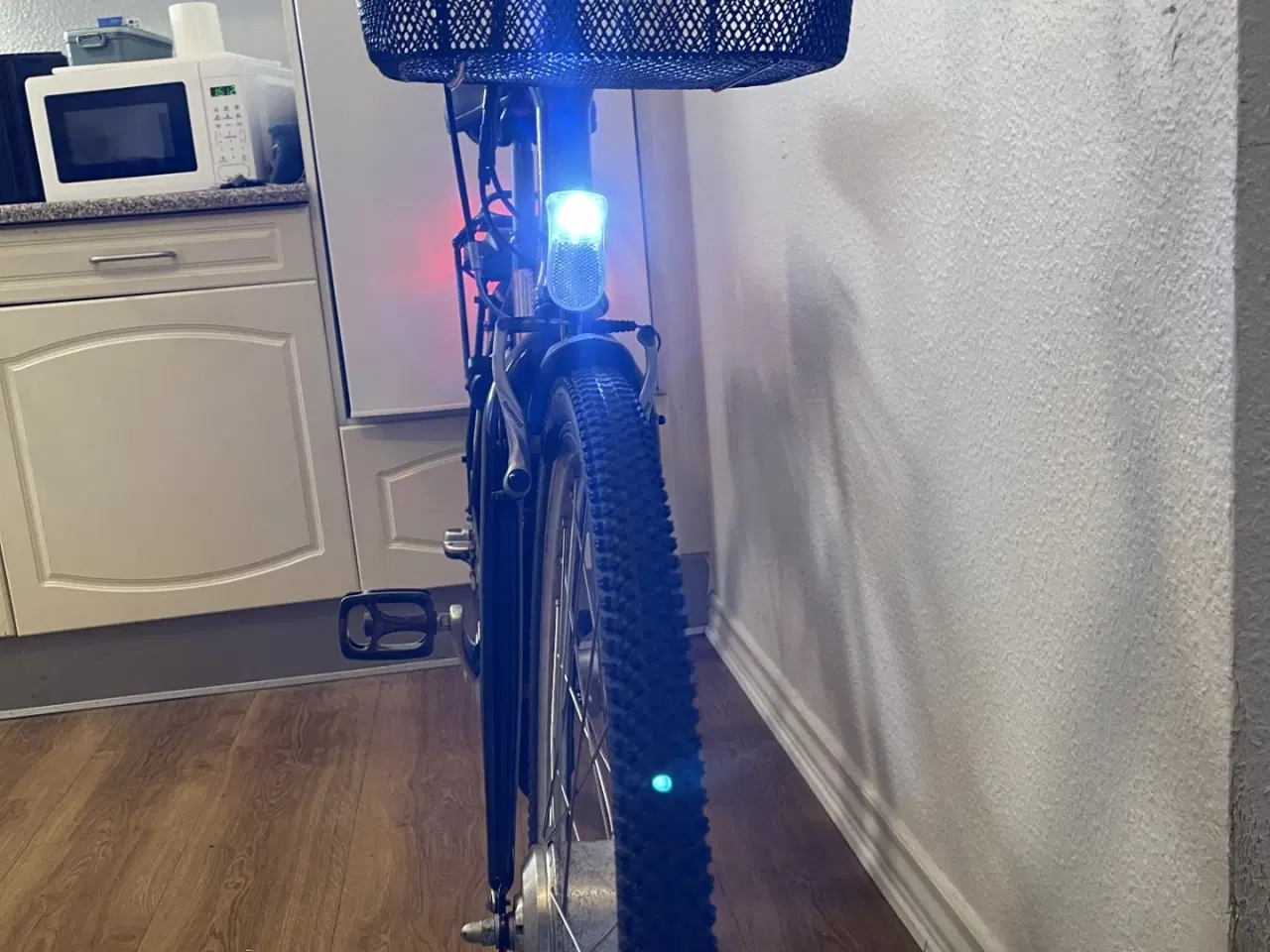 Billede 6 -  flot mustang dame elcykel 28"  3 gear.
