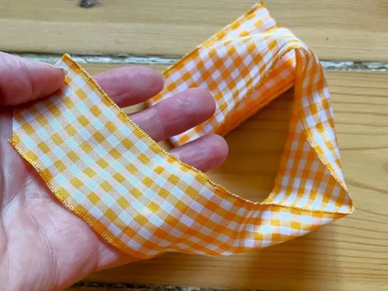 Billede 6 - Orange bånd og sløjfer. 4 forskellige.