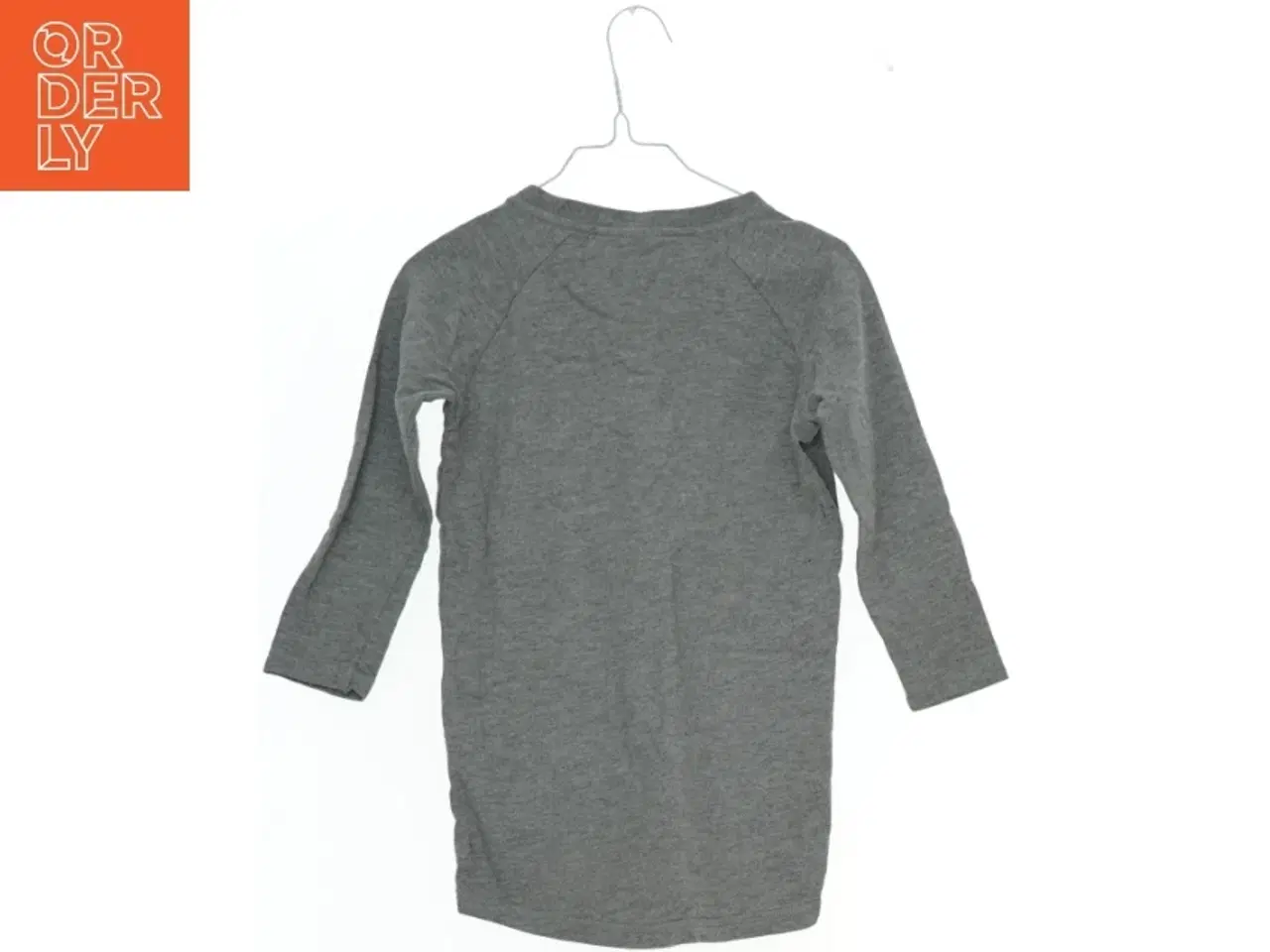 Billede 2 - Grå bluse med tryk fra Name It (str. 110)