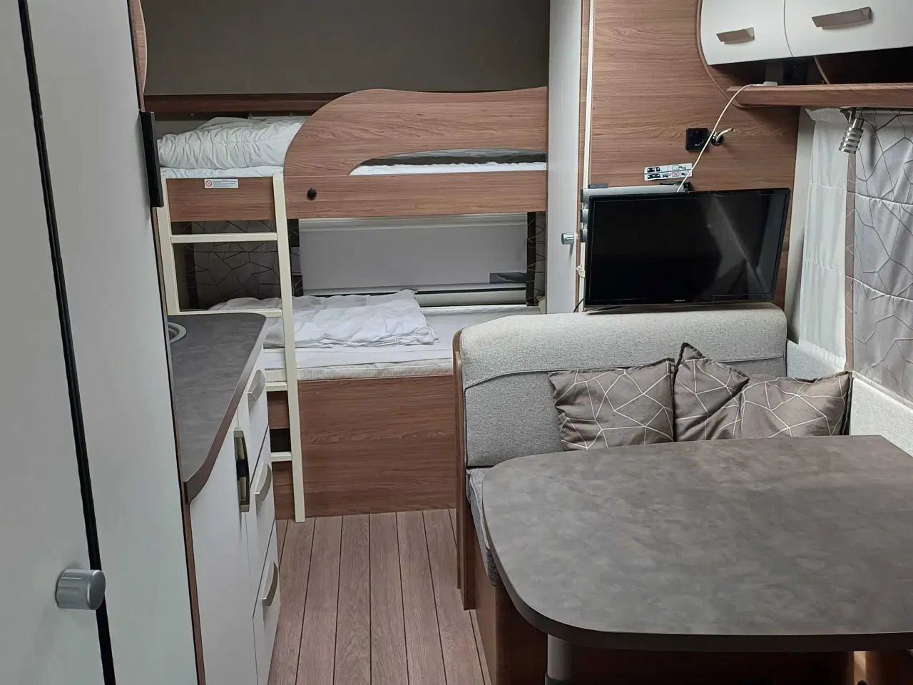 Billede 7 - Campingvogn med Villa fortelt