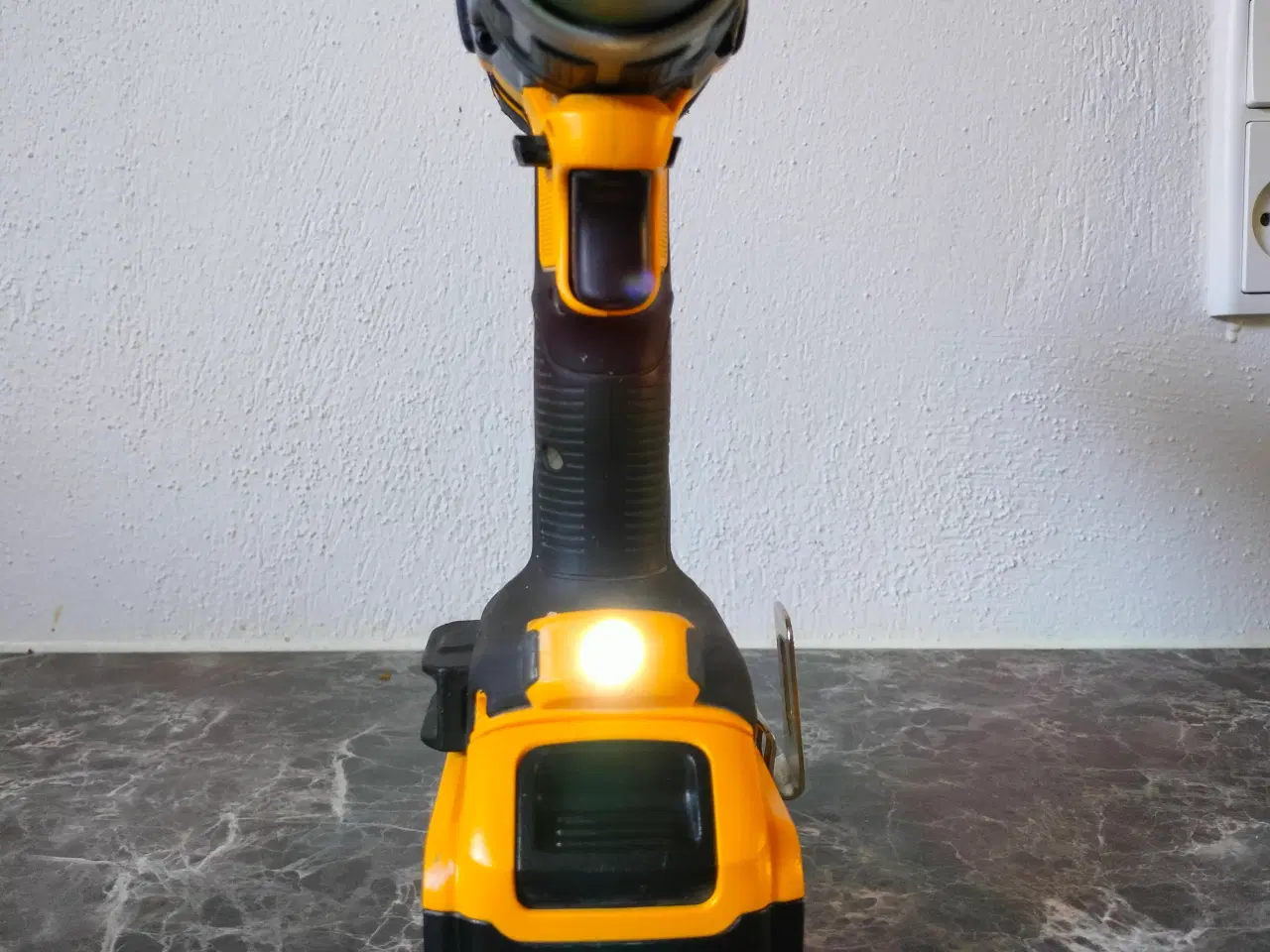 Billede 3 - DeWalt DCD796 XR 18V skruemaskine + 5Ah batteri – 